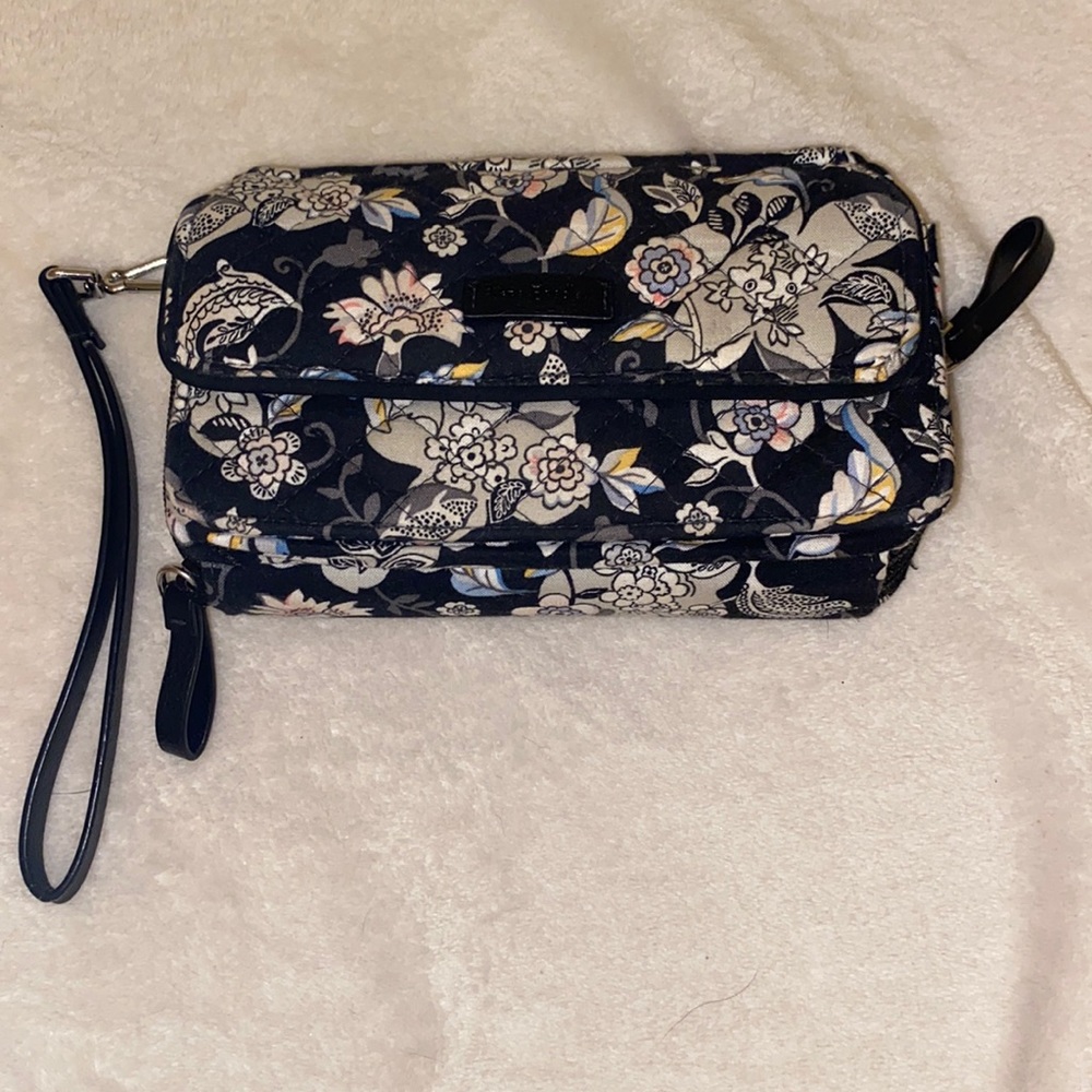 multiple compartment Vera Bradley hand wallet